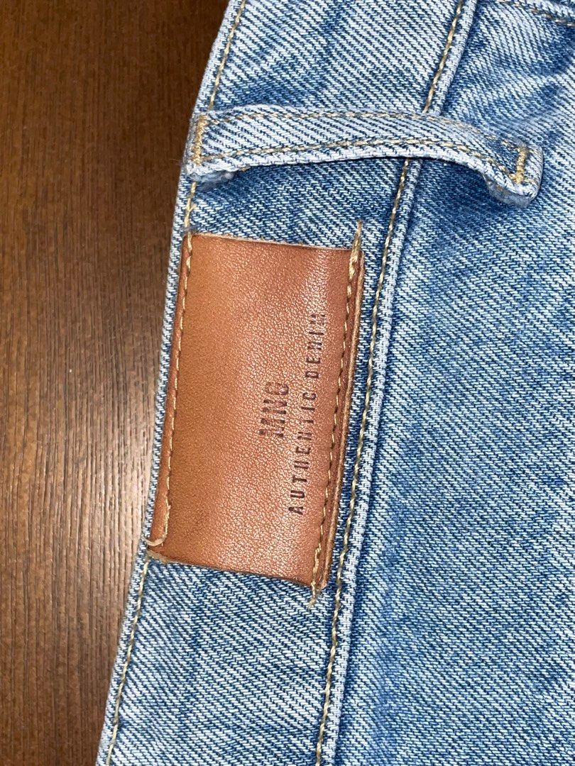 MANGO denim mom jeans (Category: Jeans) located in Quezon City. Submitted by mclbee (Listing ID 1332125243, Image 3). Description: Shipping will be shouldered by the buyer through lalamove/grab/angkas. SEND receipt before shipping. Booking details will be sent AFTER receipt was sent by the buyer. Preferably qc/manila area 💖.