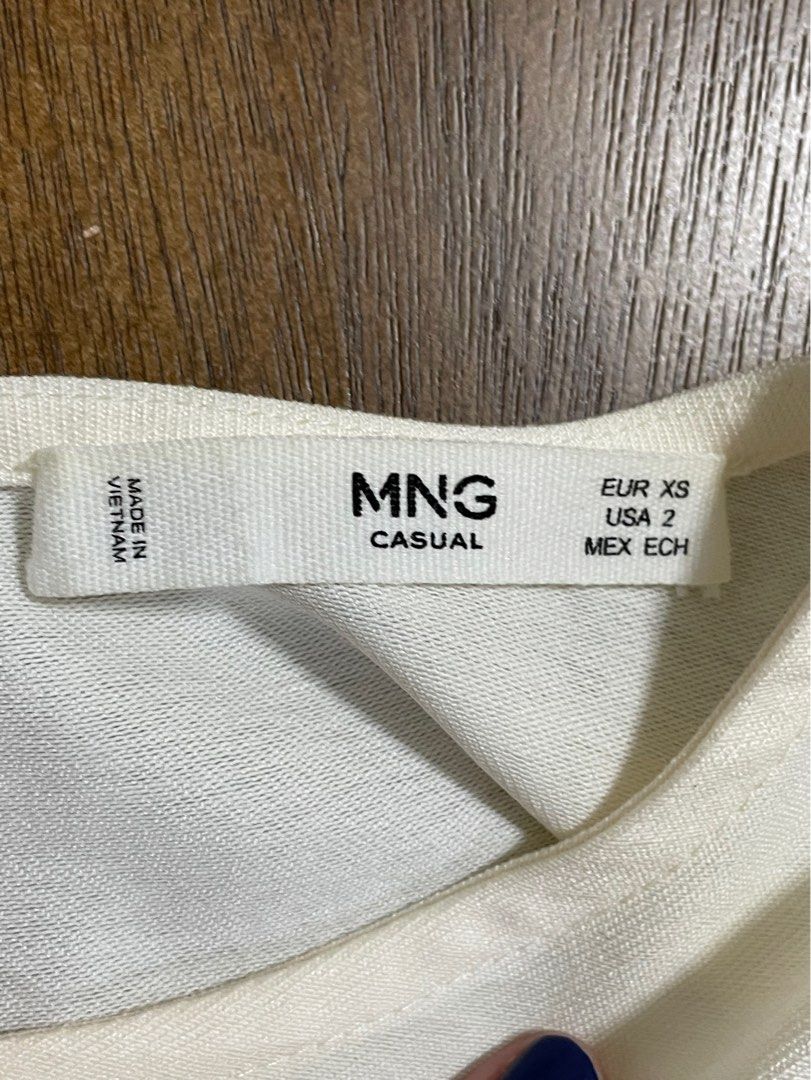 Mango White Dress (Category: Dresses) located in Quezon City. Submitted by mclbee (Listing ID 1332122428, Image 3). Description: ✨ casual white dress ✨ used once ✨ dm for when worn pic.