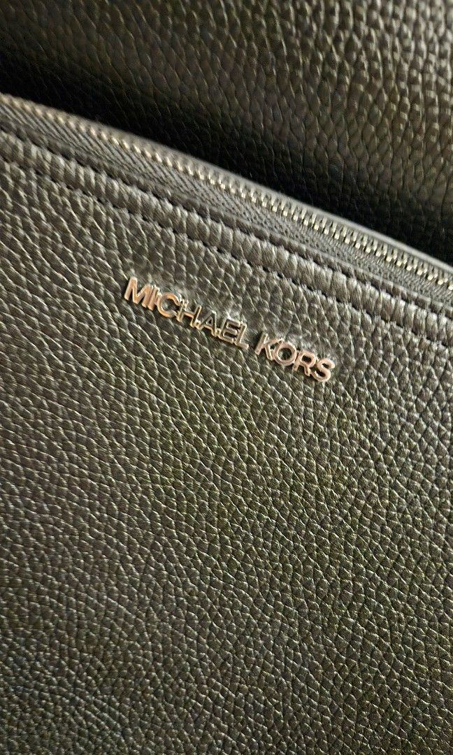 Michael Kors Laptop Backpack Large (Category: Luxury Bags & Wallets) located in Quezon City. Submitted by anj_chan (Listing ID 1332181503, Image 2). Description: Bnew with dustbag, paper bag and receipt. Got this 10/17/24 from Japan..