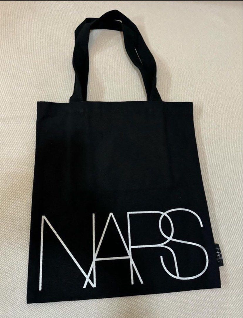 NARS SHOULDER BAG BLACK (Category: Makeup) located in San Juan City. Submitted by cashfrancefashioncosmetics_ph (Listing ID 1332276024, Image 1). Description: ‼️N SHOULDER BAG SIZE IS POSTED COLOR BLACK 📌550 .