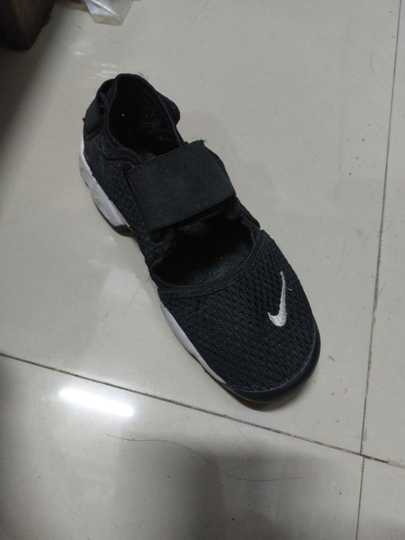 Nike Air Rift GS Women s Black White Aquashoes Watershoes Trail Hiking Shoes 22 cm Women s Fashion Footwear Sneakers on Carousell