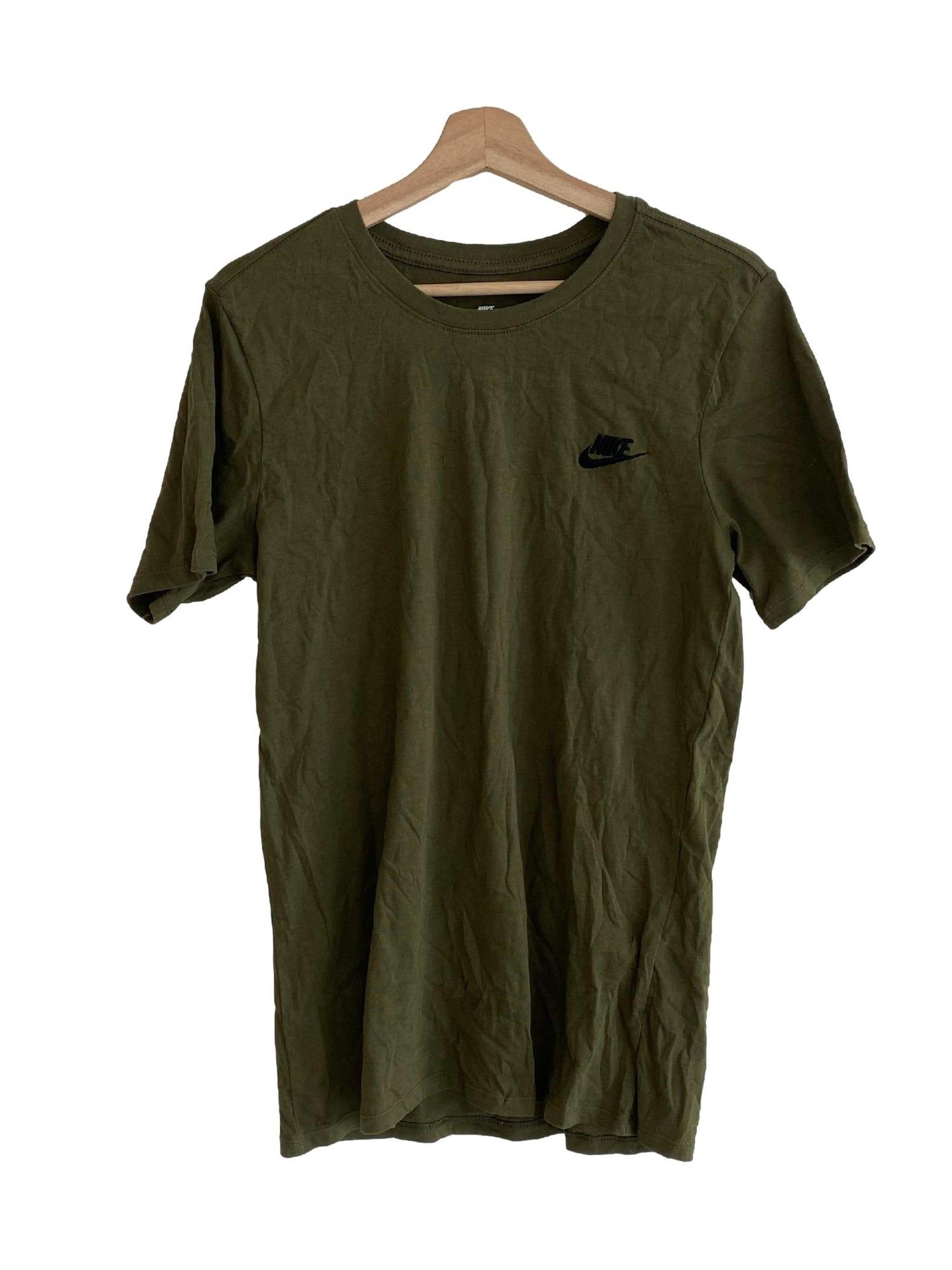 Army green nike shirt deals