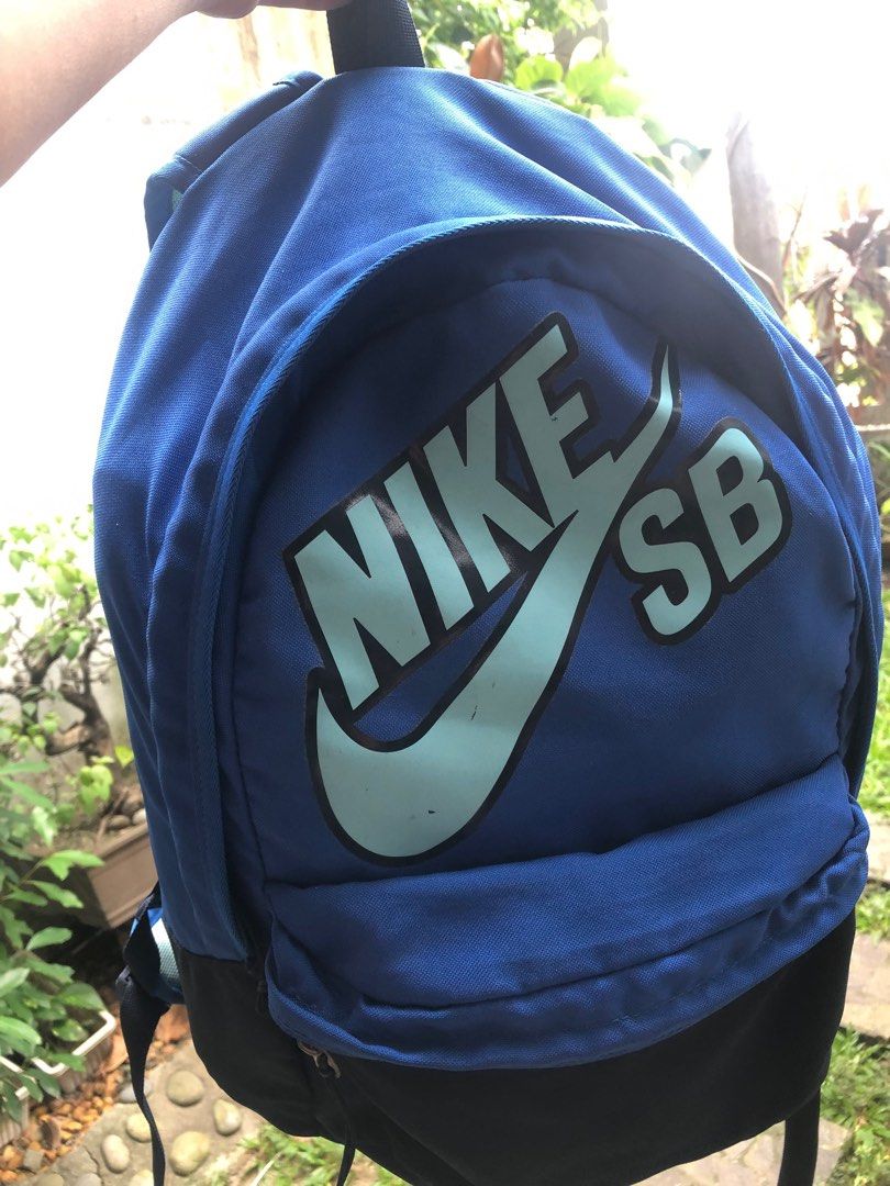 NIKE SB backpack (Category: Backpacks) located in San Fernando. Submitted by dizoncynt68396 (Listing ID 1331471046, Image 2). Description: Minimal signs of use, wala po butas at sira over all hoods pa po ang condition .