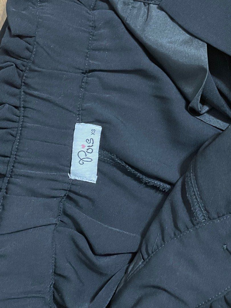 Pois Loose Ankle Pants (Category: Other Bottoms) located in Quezon City. Submitted by mclbee (Listing ID 1332124726, Image 3). Description: .