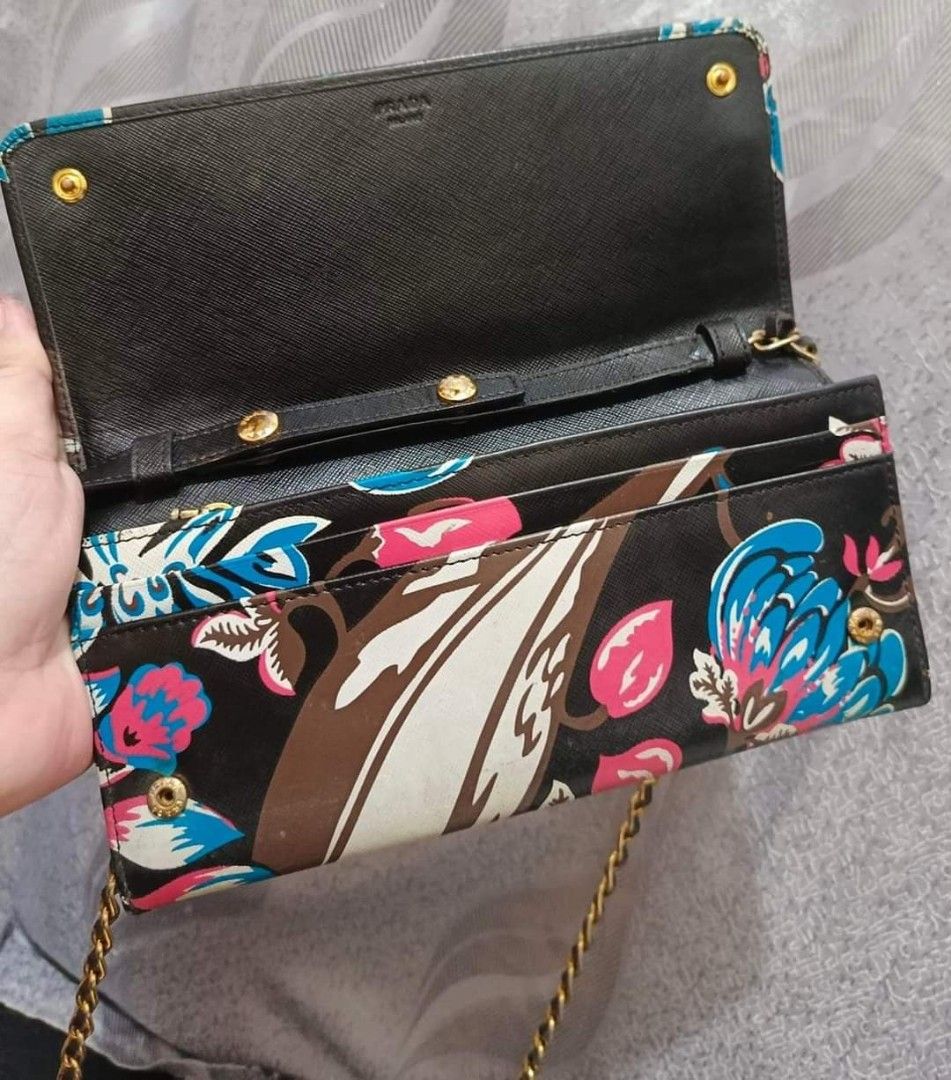 Prada Sling Wallet (Category: Luxury Bags & Wallets) located in Cebu City. Submitted by charmaineb60300 (Listing ID 1332109020, Image 2). Description: Lightly Used Source: Ukay Soccer Bale.