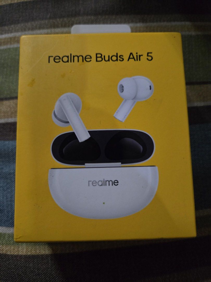 realme Air Buds 5 (Category: Earphones) located in Las Pinas. Submitted by royalfalcon_8f908d (Listing ID 1332209081, Image 1). Description: For Sale: Brand New realme Air Buds 5 I received this as a freebie and it’s still sealed in the original box. Location: Las Piñas I can meet you at the following locations: SM Southmall Alabang Town Center Evia Lifestyle Center Alabang West Parade Festival Mall/Landmark Alabang.