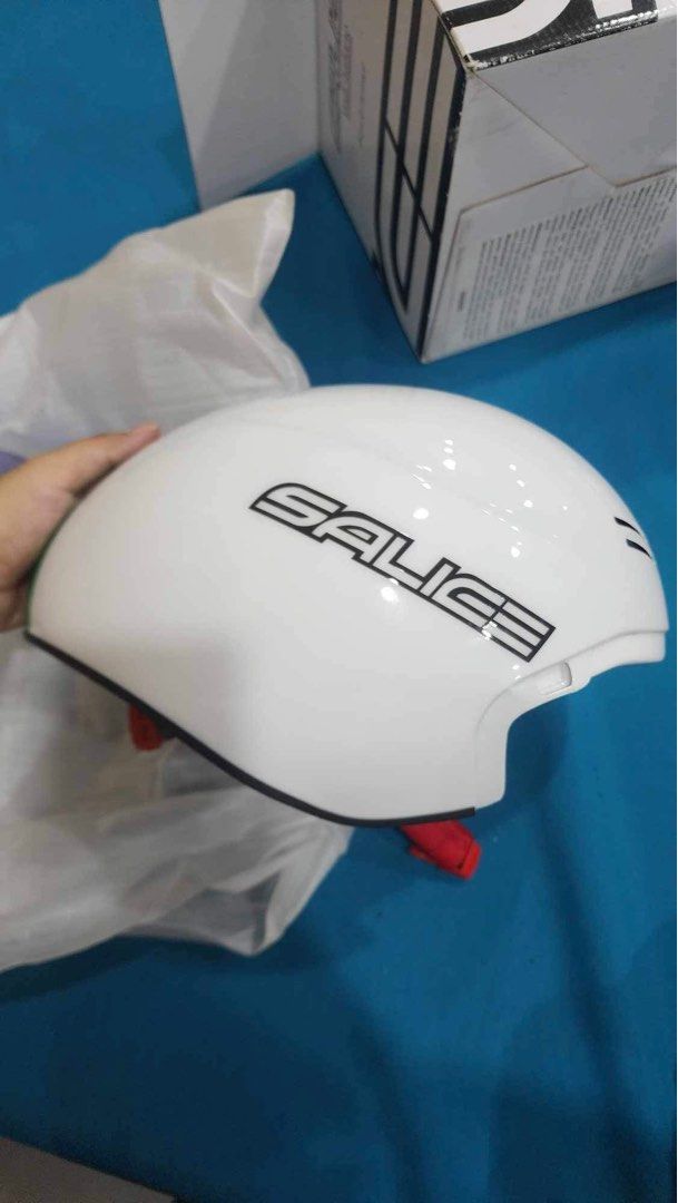 SALICE CHRONO HELMET ITA WHITE (Category: Bicycles) located in Manila. Submitted by ethrifts (Listing ID 1332138652, Image 2). Description: Brand new. Never used; still with box and dust bag. Retails for P13,800 Specialist TT helmet with drag reduction Integrated RW Visor for aerodynamics and reduced weight New comfort orientated micro-adjustment system with rear multi setting LED safety light Hypoallergenic and breathable liner Specially treated