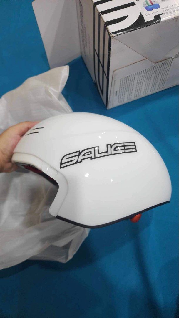 SALICE CHRONO HELMET ITA WHITE (Category: Bicycles) located in Manila. Submitted by ethrifts (Listing ID 1332138652, Image 3). Description: Brand new. Never used; still with box and dust bag. Retails for P13,800 Specialist TT helmet with drag reduction Integrated RW Visor for aerodynamics and reduced weight New comfort orientated micro-adjustment system with rear multi setting LED safety light Hypoallergenic and breathable liner Specially treated