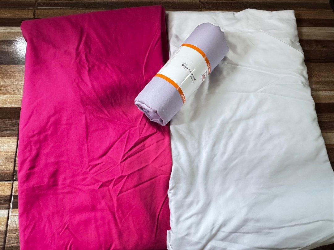 Single bed sheets (Category: Everything Else Others) located in Dagupan City. Submitted by andeng2816 (Listing ID 1332107214, Image 1). Description: Fuchsia- used twice White - used twice Lilac- brandnew.
