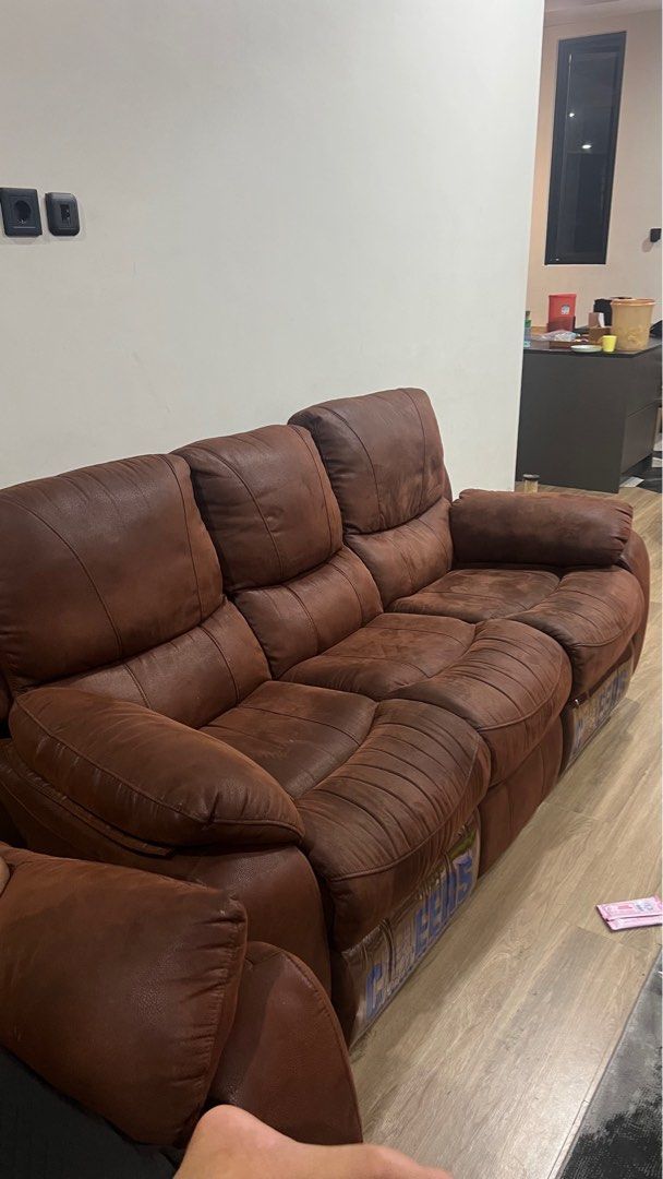 SOFA RECLINER CHEERS INFORMA BROWN Perabotan Rumah di Carousell