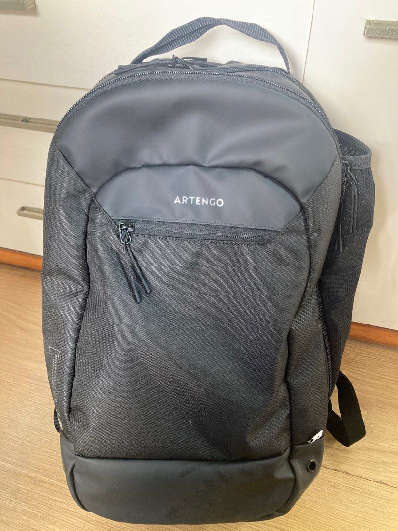 Tennis racket backpack, 男裝, 袋, 背包 Carousell