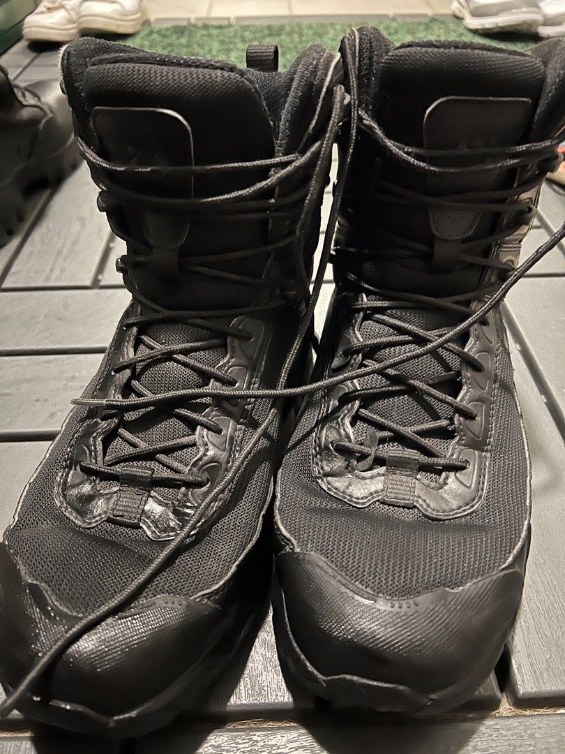 Under armour blackout boots 2025