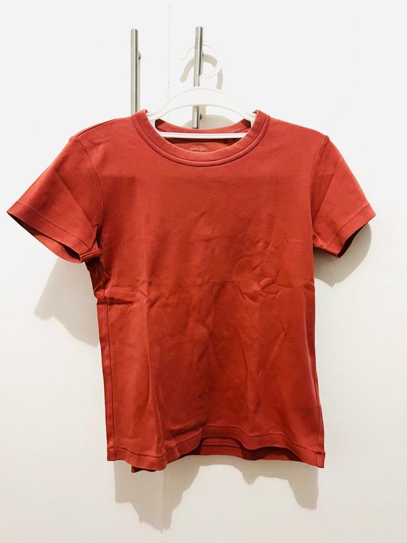 Uniqlo Crew Neck Shirt (Category: Shirts) located in Paranaque City. Submitted by destashdeclash (Listing ID 1332237411, Image 2). Description: See pics for slight flaws. Overall still good condition.