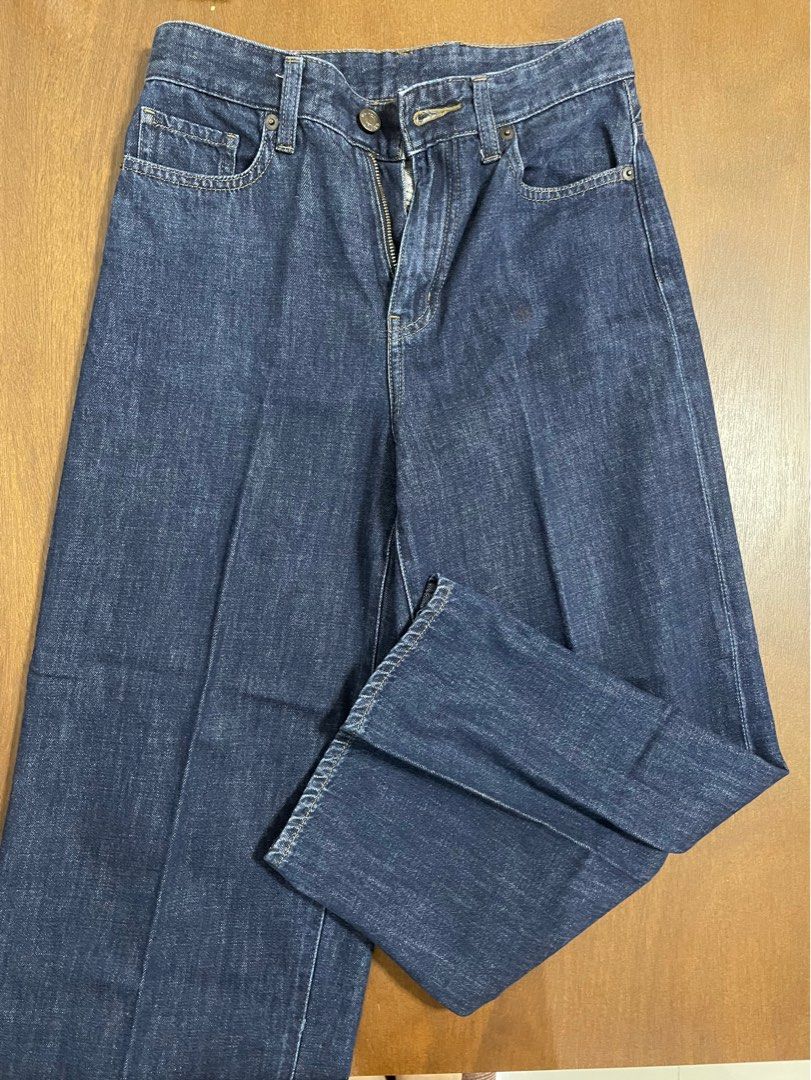UNIQLO dark denim jeans (Category: Jeans) located in Quezon City. Submitted by mclbee (Listing ID 1332126010, Image 1). Description: ✨ discontinued uniqlo jeans.