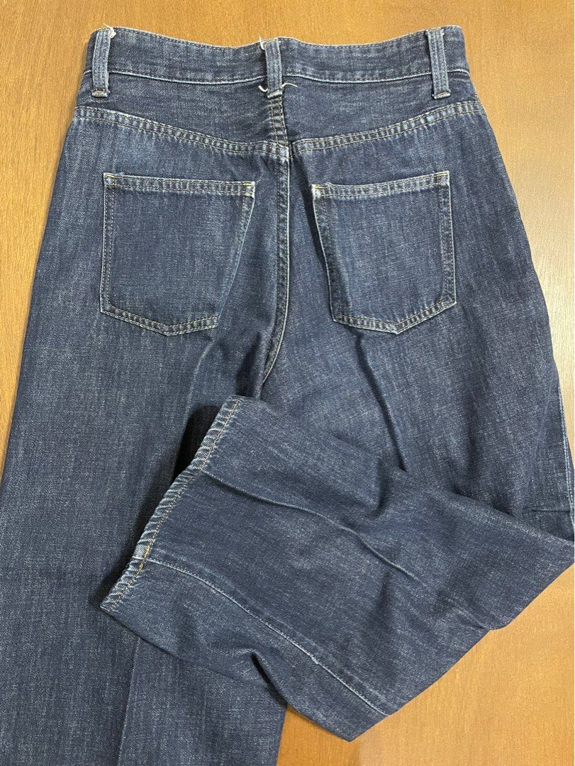 UNIQLO dark denim jeans (Category: Jeans) located in Quezon City. Submitted by mclbee (Listing ID 1332126010, Image 2). Description: ✨ discontinued uniqlo jeans.