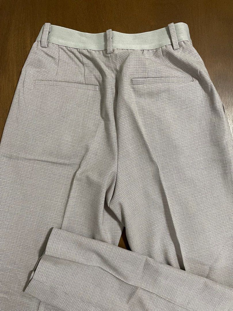 Uniqlo Smart Ankle Pants (Category: Other Bottoms) located in Quezon City. Submitted by mclbee (Listing ID 1332124052, Image 2). Description: ✨ discontinued uniqlo item.