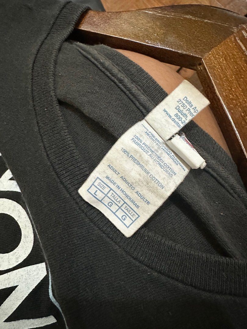 2016 Beyonce The Formation Tour Shirt (Category: Tshirts & Polo Shirts ) located in Makati City. Submitted by krishaaira (Listing ID 1332295562, Image 3). Description: Plus sf Slight fading on the neck but not noticeable Have 1 hole see picture above Slight lints Size Large Black in Color Slight Crack prints Good size can fit XL I prefer lalamove or meetup..