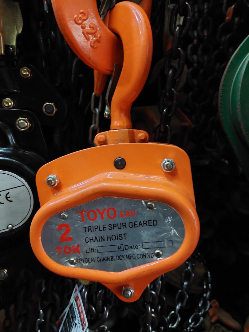 2 Tons TOYO Chain Block, Commercial & Industrial, Construction Tools ...