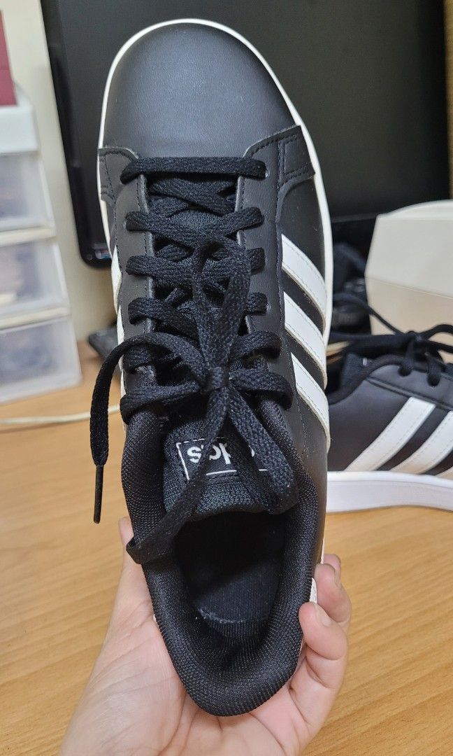 Adidas Grand Court (Category: Sneakers) located in Manila. Submitted by misisbyeonwooseok (Listing ID 1332380644, Image 2). Description: No Box.