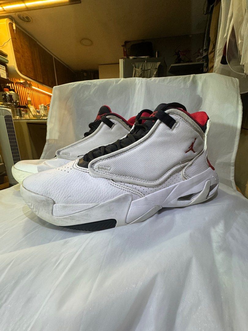 Air Jordan Max aura 4 (Category: Sneakers) located in San Juan City. Submitted by projectvanity (Listing ID 1332332322, Image 2). Description: Outgrown shoes Saglit lng nagamit like 3-4 times lng Size 7-8 Original store bought Cleaned and sanitized already pwede din Itissue method nyo pa para MAs mag whiten Price slightly negotiable.