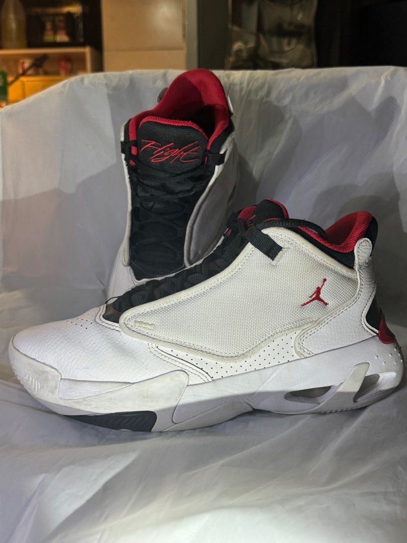 Air Jordan Max aura 4 (Category: Sneakers) located in San Juan City. Submitted by projectvanity (Listing ID 1332332322, Image 3). Description: Outgrown shoes Saglit lng nagamit like 3-4 times lng Size 7-8 Original store bought Cleaned and sanitized already pwede din Itissue method nyo pa para MAs mag whiten Price slightly negotiable.