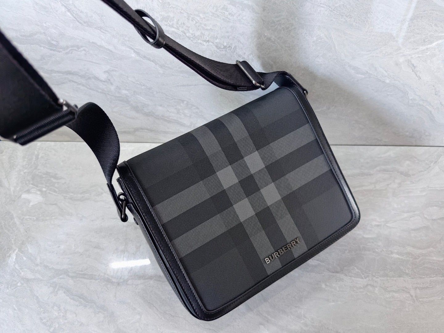 Burberry messenger bag replica 2025