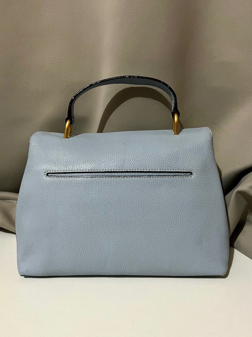 Beanpole 2-way bag (Category: Luxury Bags & Wallets) located in Apalit. Submitted by ic_declutter (Listing ID 1332331159, Image 3). Description: Flaws: Rubber lining of strap .