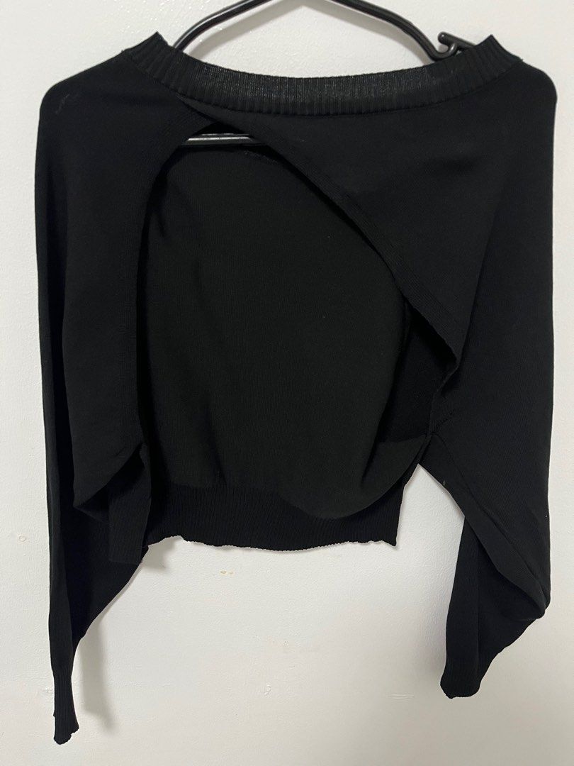 Black Cardigan Longsleeve Cover Up (Category: Others Tops) located in Mandaluyong City. Submitted by 111thaniaaa (Listing ID 1332386949, Image 1). Description: .