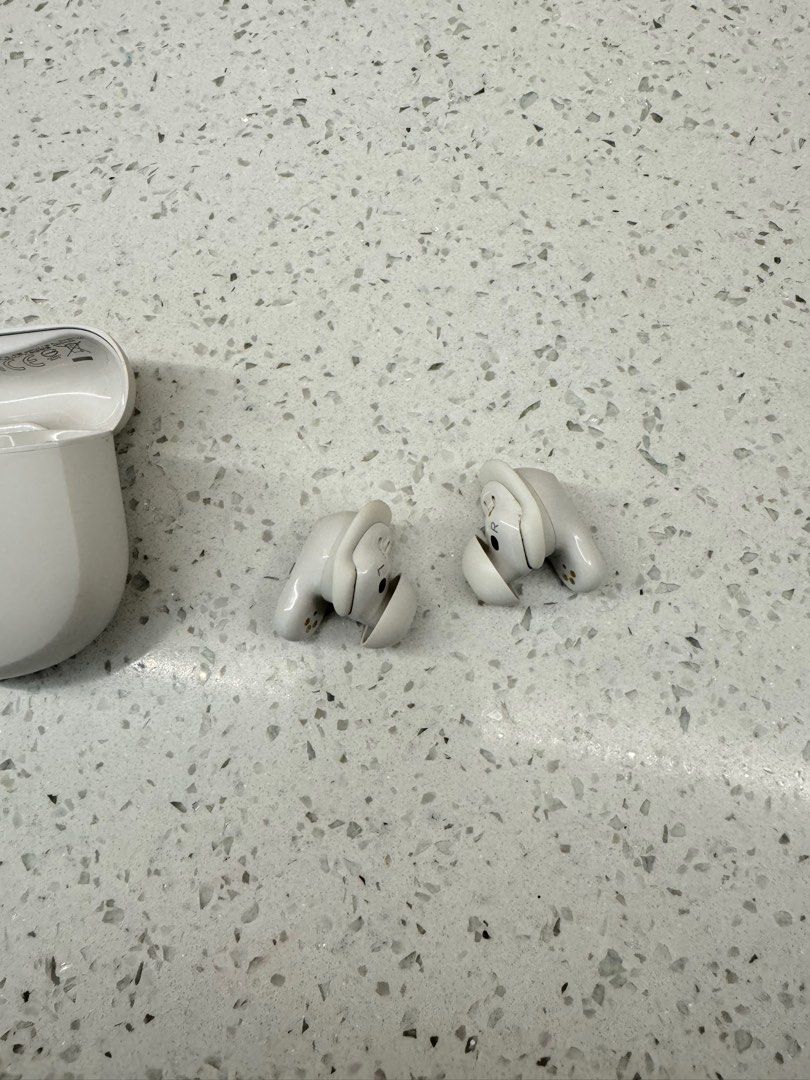 Bose quietcomfort 2 (Category: Earphones) located in Taguig. Submitted by myolstore1 (Listing ID 1332378414, Image 3). Description: Original Bose quite Comfort II in white. Complete with packages. RFS upgrade. #bose #bosearphone #bosequietcomfort .
