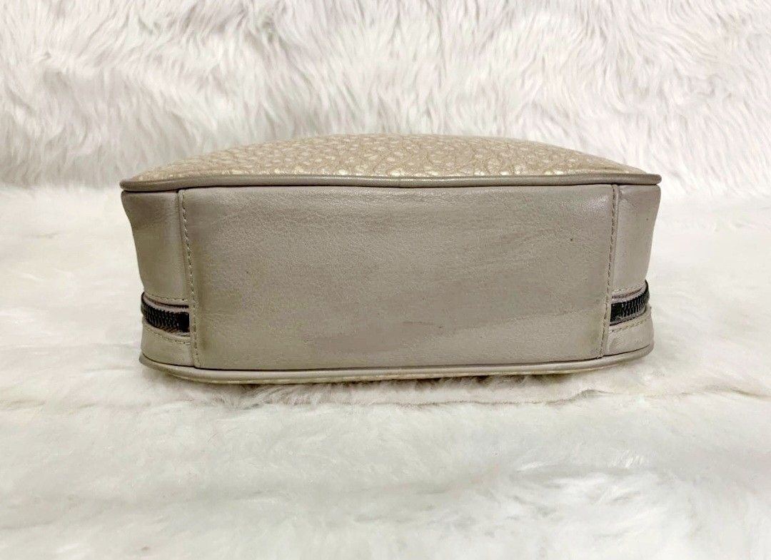Bruno Magli (Project) Camera Bag (Category: Cross-body Bags) located in Valenzuela. Submitted by absolutelychick (Listing ID 1332439851, Image 2). Description: for project bag hindi po pwede sa maselan, madami pong flaws gray color please check photo for reference jrs, lbc, j&t lalamove/grab ready.