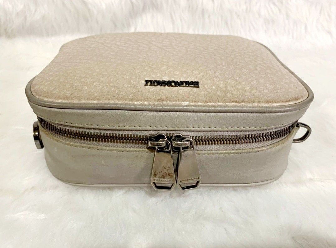 Bruno Magli (Project) Camera Bag (Category: Cross-body Bags) located in Valenzuela. Submitted by absolutelychick (Listing ID 1332439851, Image 3). Description: for project bag hindi po pwede sa maselan, madami pong flaws gray color please check photo for reference jrs, lbc, j&t lalamove/grab ready.