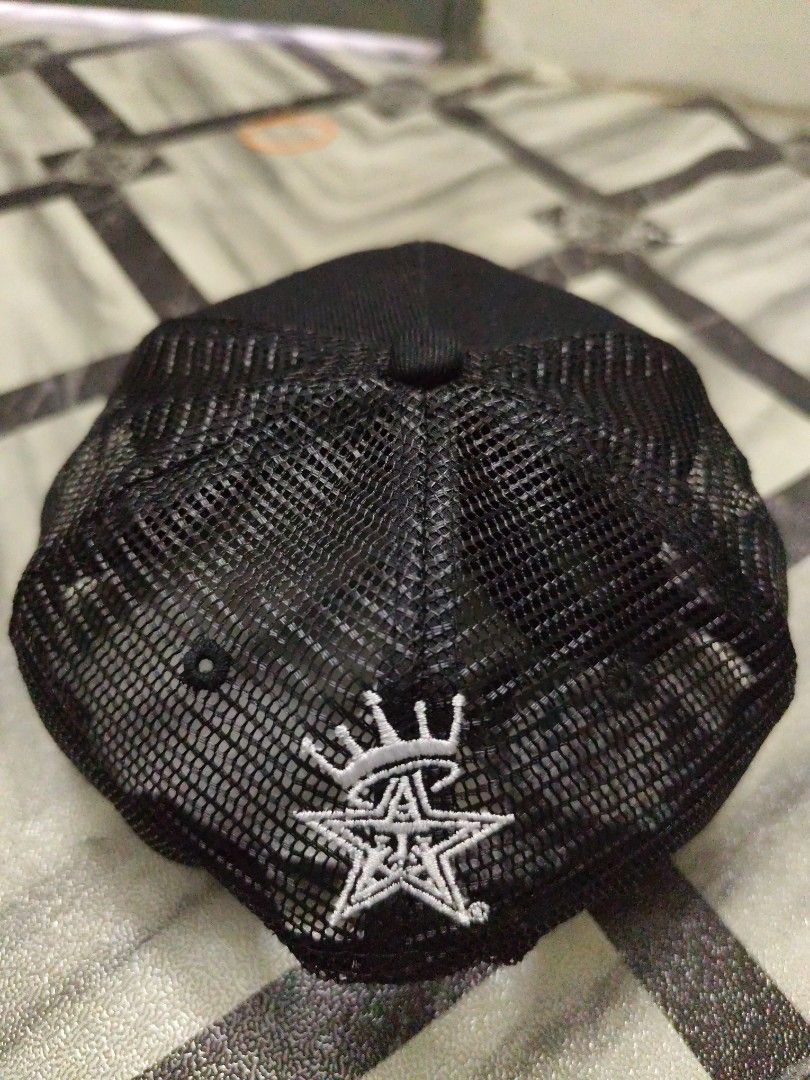 Cap snapback (Category: Cap & Hats) located in Jelutong. Submitted by fairuzyusoff_ (Listing ID 1332304221, Image 2). Description: Cap Snapback Obey Propaganda like new Premium Quality.
