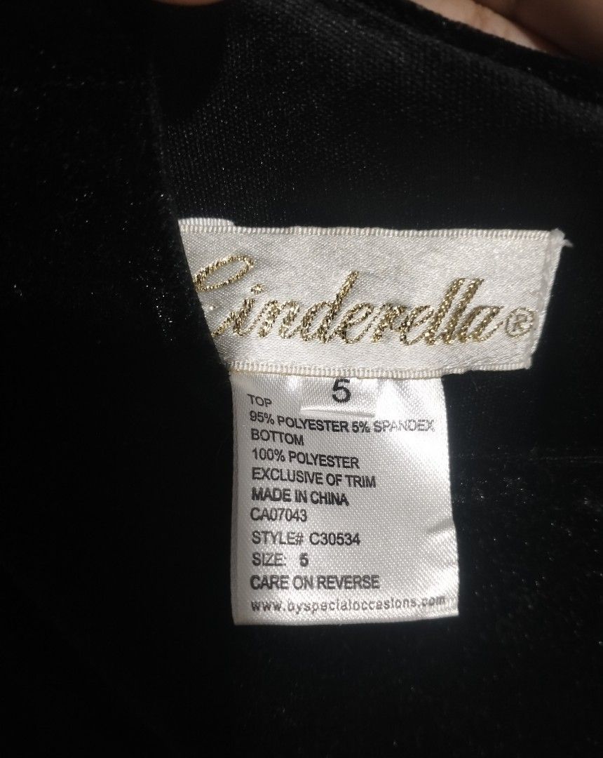 Cinderella Brand Dress (Category: Babies & Kids Fashion) located in Angono. Submitted by trustistrust (Listing ID 1332305439, Image 3). Description: Paunahan nlng po‼️ Good for 5 years pero depende pa din po sa size ng susuot. once lng po ngmit.