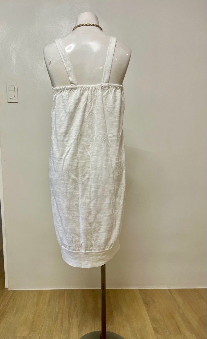 Cute white dress (Category: Dresses) located in Quezon City. Submitted by samjonas (Listing ID 1332324601, Image 2). Description: Very cute white dress pang gala, pang bahay o pang beach. No tag. Will fit M and S..
