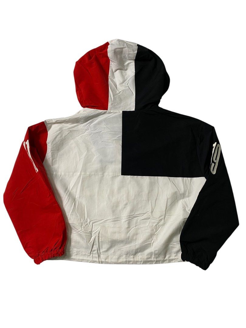 Fila cropped windbreaker jacket Women s Fashion Coats Jackets and Outerwear on Carousell