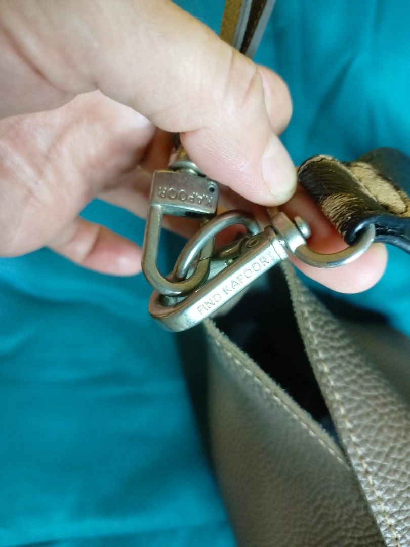 Find Kapoor Original (Category: Luxury Bags & Wallets) located in Manila. Submitted by mybellacloset158 (Listing ID 1332426243, Image 2). Description: Authentic Find Kapoor. In 2 way to use. (Purse w/ strap see picture) and bucket bag the strap is super gorgeous in Leopard print, it looks like D&G. Hrabe Ang mahal s Laza da yan mga Sis. See last 2 pics for your refererwnce Ctto.
