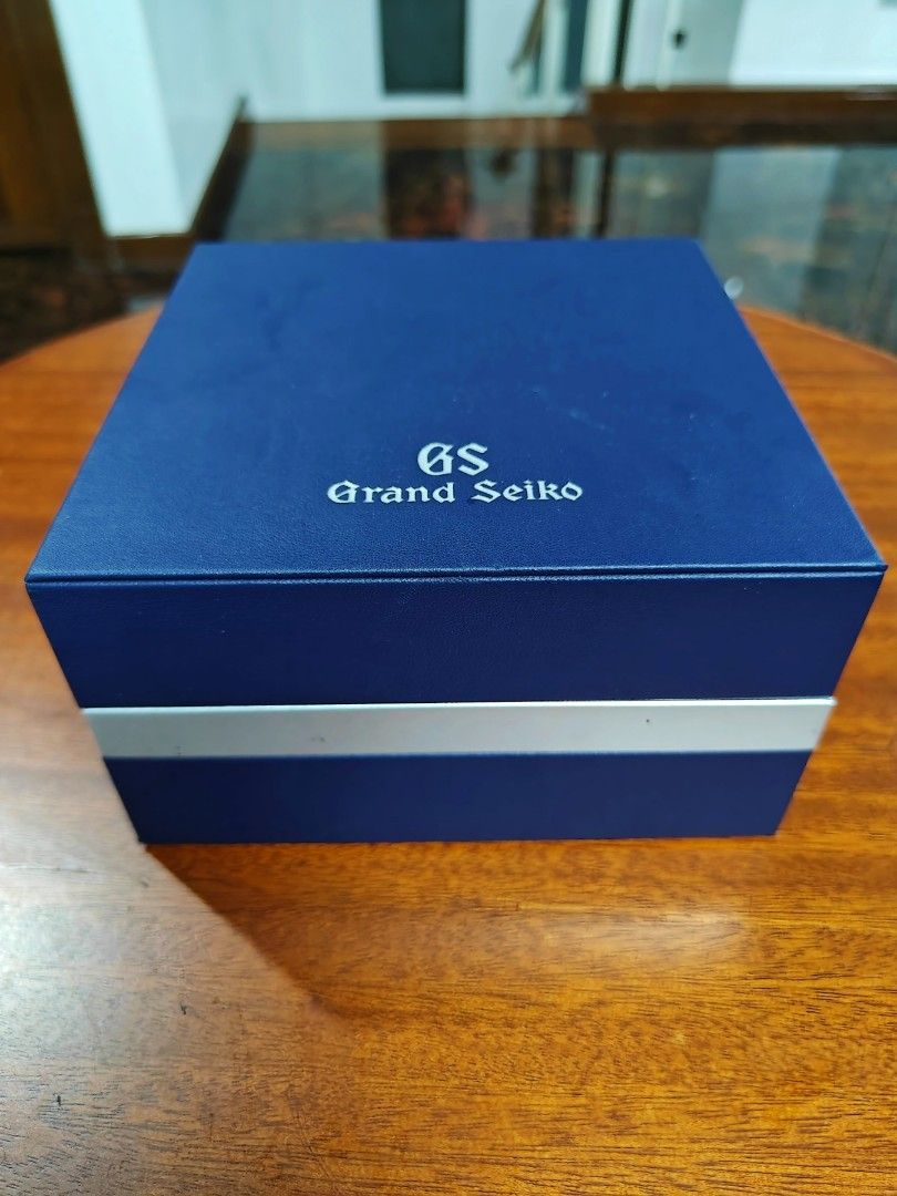 Grand Seiko watch box Authentic (Category: Luxury Watches) located in Pasig City. Submitted by peach_fashion (Listing ID 1332414165, Image 3). Description: This is the watch box of a Grand Seiko Spring Drive. Dimension: 15cm x 15cm x 8.5cm.