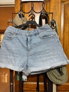(Category: ) located in . Submitted by declutteringpantry (Listing ID 1332347070, Image 1). Description: .