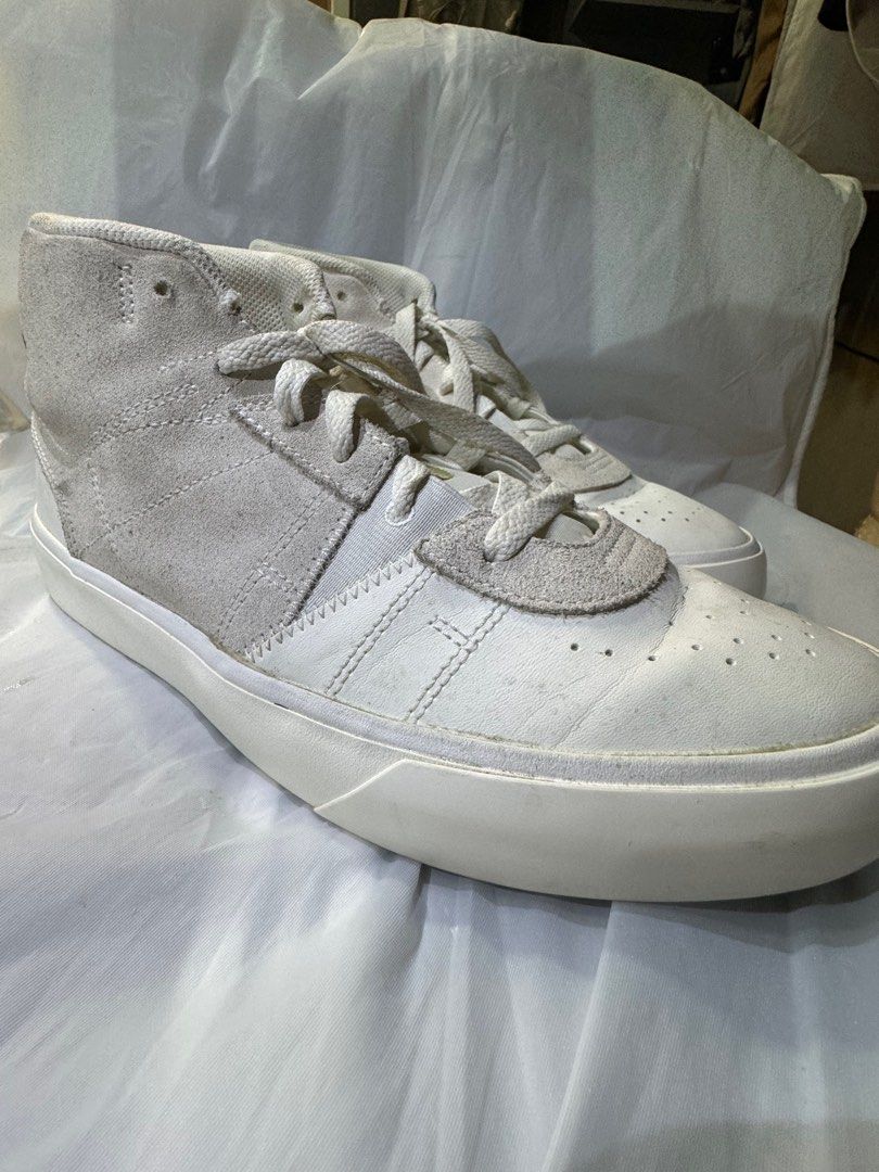 Jordan Mid series sail Gray White (Category: Sneakers) located in San Juan City. Submitted by projectvanity (Listing ID 1332336271, Image 1). Description: Rare Jordan Mid Series Gray and white Size 9 Lightly used Good for casual wear .