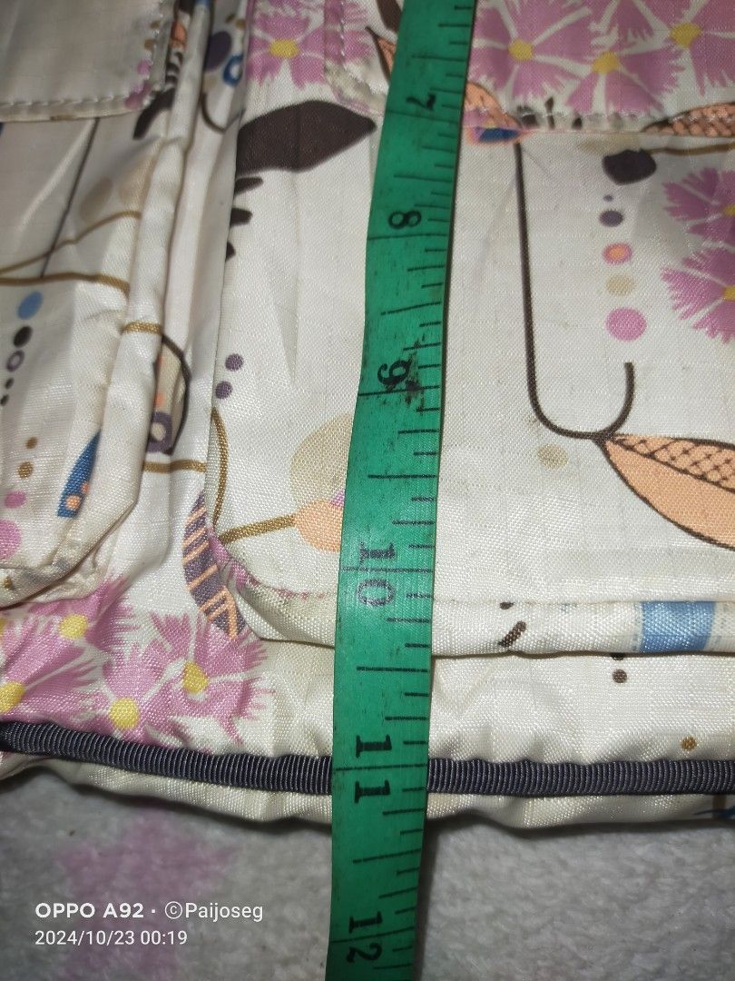 Lesportsac sling bag (Category: Cross-body Bags) located in Tumpat. Submitted by paijoseg.store (Listing ID 1332291796, Image 3). Description: lesportsac sling condition cun rm13.pos byr jnt.