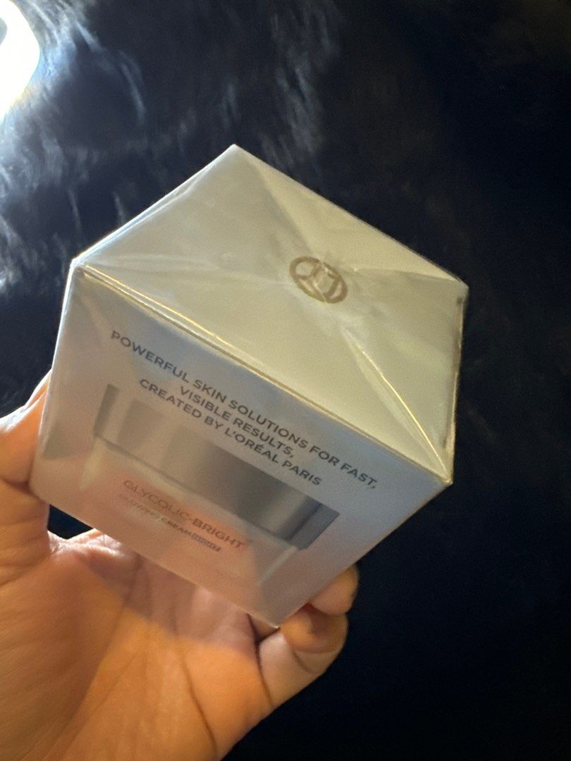 LOreal Glycolic Bright Glowing Night Cream (Category: Face Care) located in Taguig. Submitted by hoshibestboi (Listing ID 1332435105, Image 2). Description: LOREAL Glycolic Bright Glowing Night Cream Sealed, unused Get 5% off bundled with other items in my listing RFS: Decluttering .