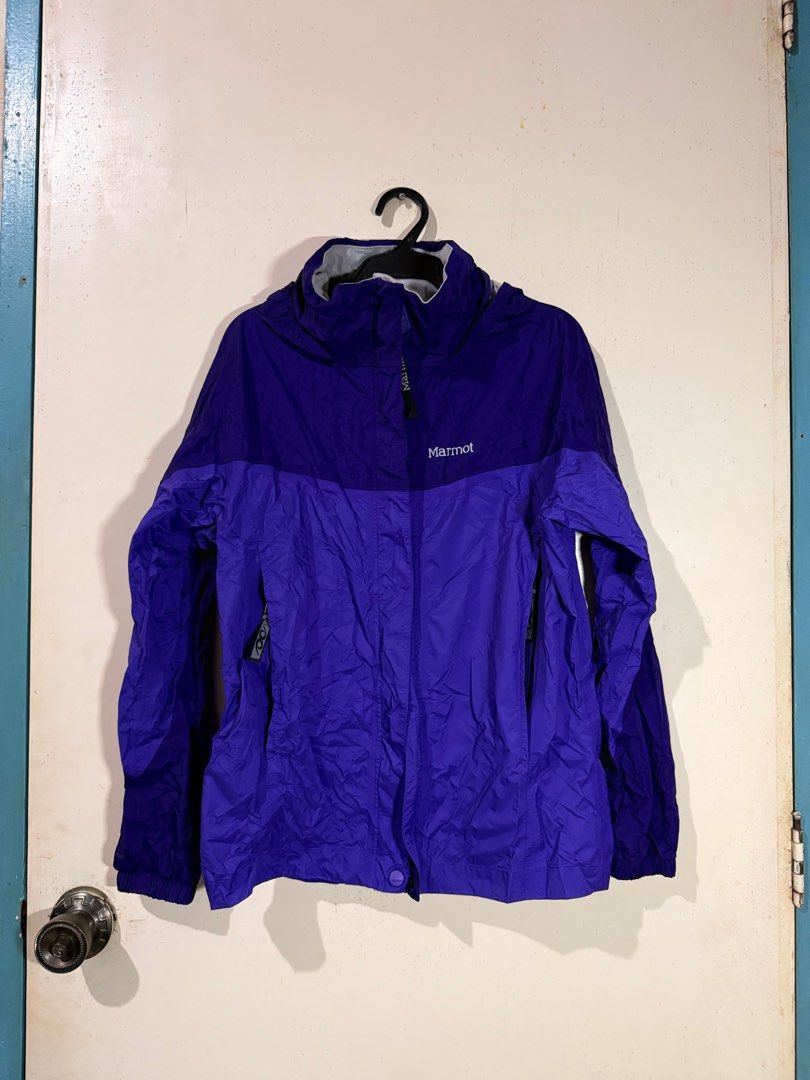 Marmot Rain Jacket (Category: Coats, Jackets and Outerwear) located in Lipa City. Submitted by wantitneeeedit (Listing ID 1332338694, Image 1). Description: Marmot rain jacket womens Size small .