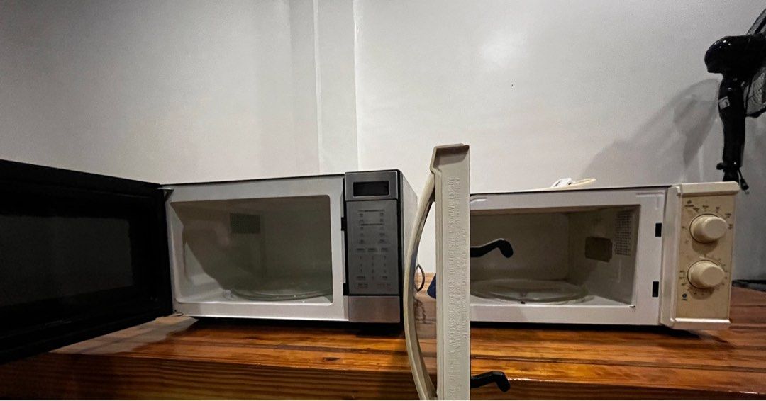 Microwave for parts (Category: Ovens & Toasters) located in Cebu City. Submitted by alri.alri (Listing ID 1332336698, Image 2). Description: Non working Microwaves selling for parts Sharp model R-398F(S) -P1000 Cornell model DM068 - P500.
