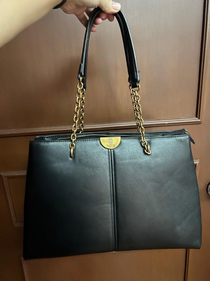 Nine West Black Work Bag (Category: Luxury Bags & Wallets) located in Manila. Submitted by mompreneur_declutterd (Listing ID 1332405653, Image 1). Description: Bought for 9K. Used only for 5x and then decided to upgrade to a better work bag. Has a separate laptop compartment. With dust bag.