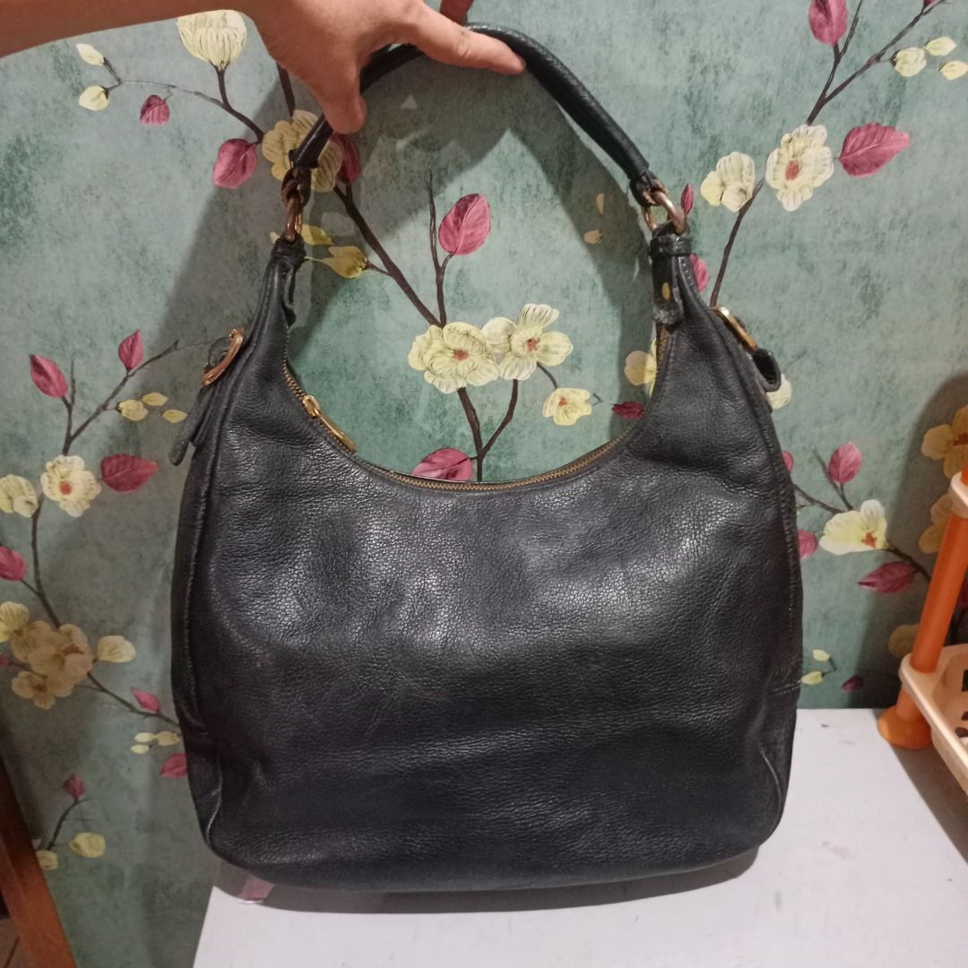 OG Danier Genuine Leather hobo bag Women s Fashion Bags Wallets Shoulder Bags on Carousell