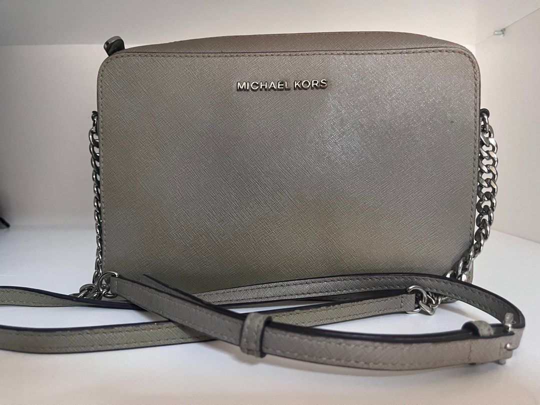 Original Michael Kors Crossbody Bag (Category: Cross-body Bags) located in Angeles City. Submitted by authentic.prelovedstuff (Listing ID 1332298437, Image 1). Description: Guaranteed authentic.