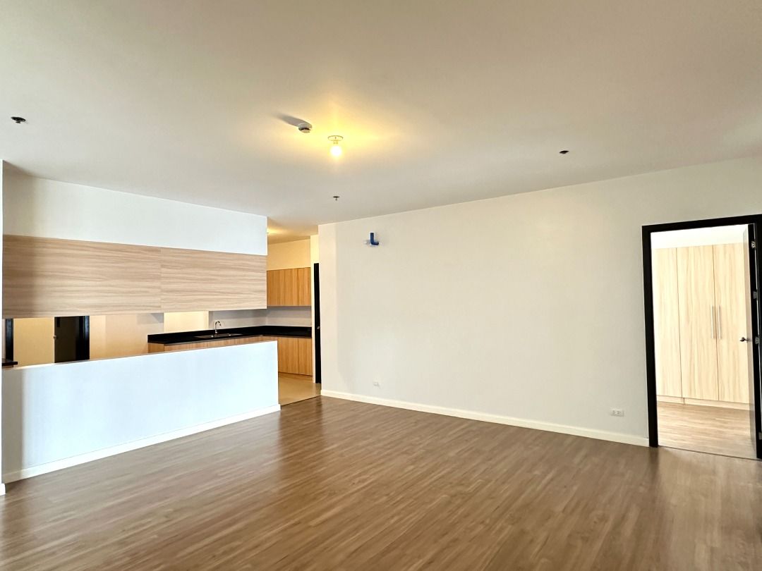 Photo inspiration: Rare Penthouse For Sale With Elevation Reference: Rare Penthouse Unit In Park Triangle Residences Bgc Condo For
