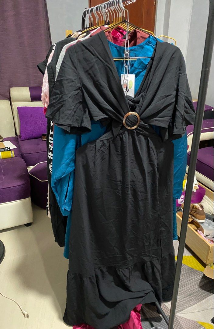 Shein Plain Cut Out Long Dress (Category: Dresses) located in Batac City. Submitted by threadsbyana (Listing ID 1332343265, Image 1). Description: Large on tag .