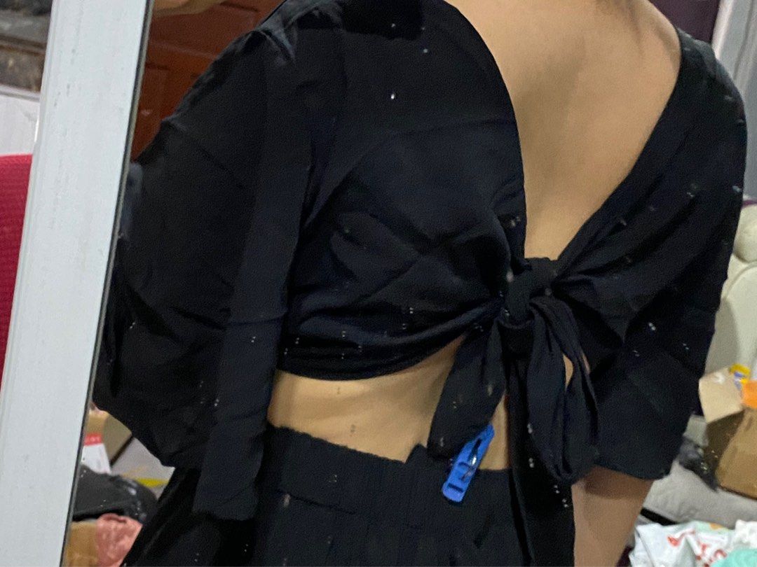 Shein Plain Cut Out Long Dress (Category: Dresses) located in Batac City. Submitted by threadsbyana (Listing ID 1332343265, Image 3). Description: Large on tag .
