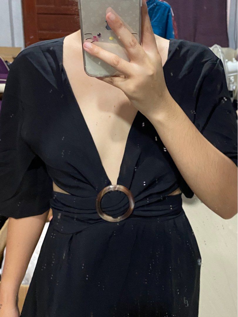 Shein Plain Cut Out Long Dress (Category: Dresses) located in Batac City. Submitted by threadsbyana (Listing ID 1332343265, Image 2). Description: Large on tag .